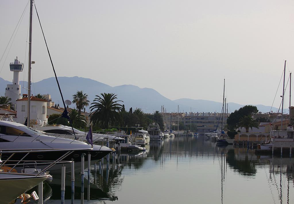Aptos. Comte D'Empuries Empuriabrava Bagian luar foto